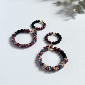 フープが揺れる　タテ糸リボンのイヤーカフ